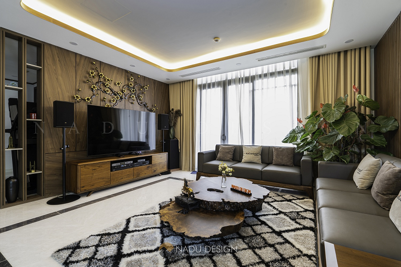 Nội thất gỗ được trang trí đơn giản để mang đến cảm giác ấm áp