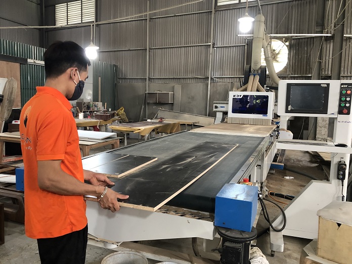 M&aacute;y m&oacute;c hiện đại tại nh&agrave; xưởng sản xuất NaDu Design